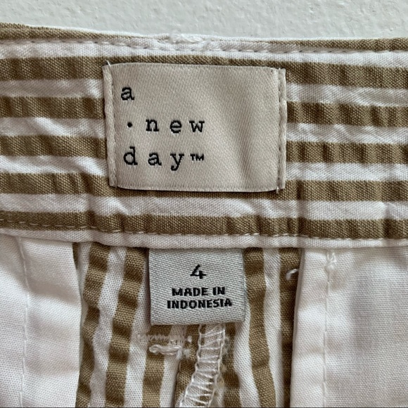 A New Day Size 4 Preppy Tan/Brown Seersucker Chino Shorts NWT - Picture 8 of 15